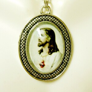 Sacred heart of Christ pendant and chain - AP05-336