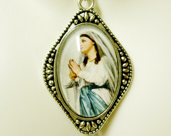 Our lady of Lourdes pendant with chain GP02-060