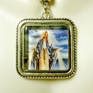 Miraculous medal pendant and chain - AP05-156