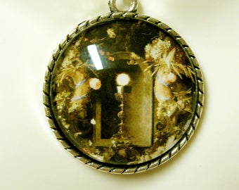 The eucharist pendant and chain - AP26-301