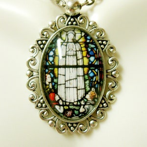 Our Lady of Fatima pendant and chain - AP26-285