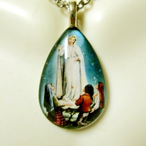 Colgante de lágrima de Nuestra Señora de Fátima con cadena - GP15-116