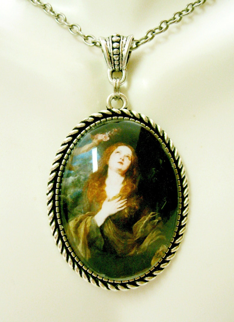 Saint Mary Magdalene pendant and chain  AP09-271 image 0