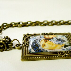 Madonna and child picture frame pendant and chain AP05-425 image 2