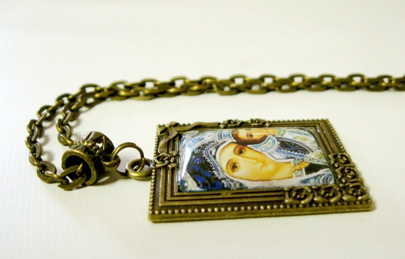 Madonna and child picture frame pendant and chain AP05-425 image 2