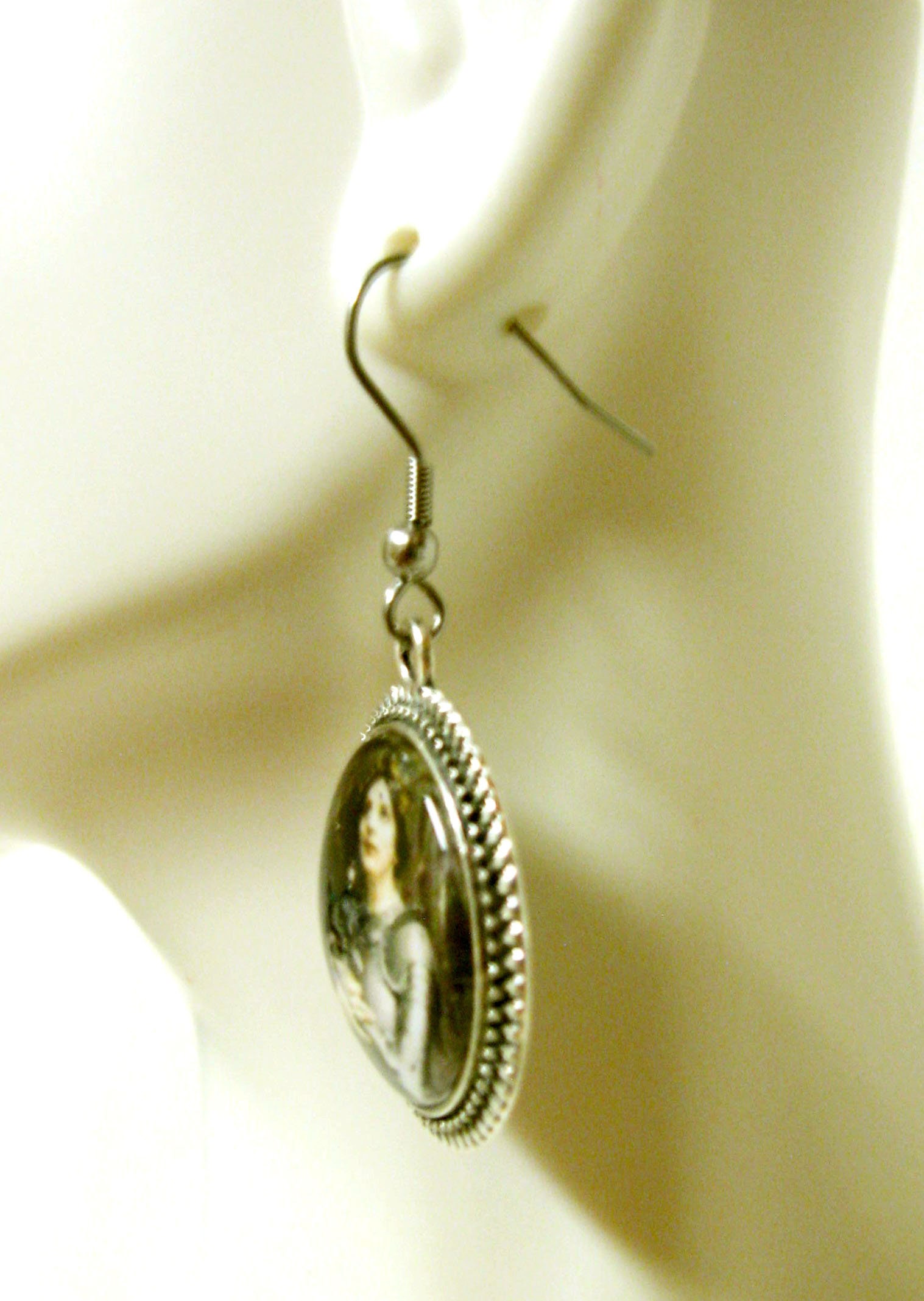 Boucles D'oreilles Pendantes Sainte Jeanne D'Arc "Protège Moi" - Métal Argenté - Fait Main