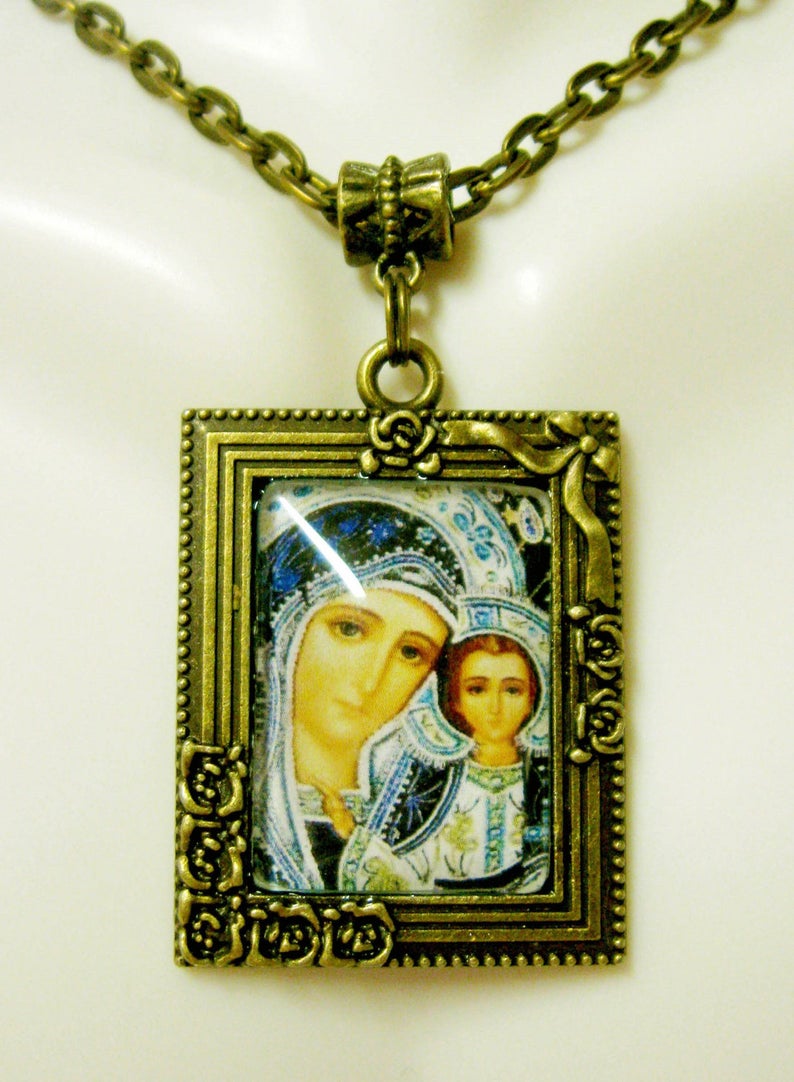 Madonna and child picture frame pendant and chain AP05-425 image 1