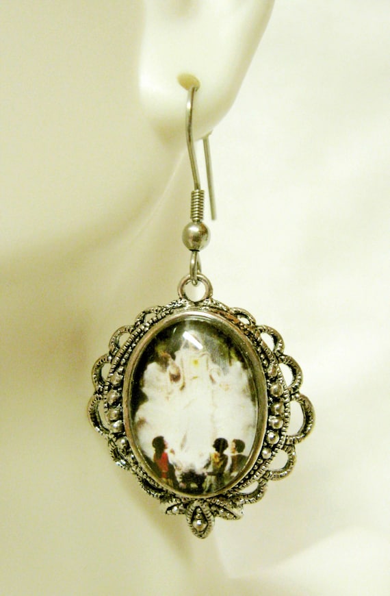 Our Lady of Fatima Glass Earrings AP06-146