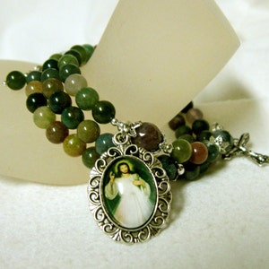 Pulsera rosario de jaspe con medalla de la Divina Misericordia - WB01-458
