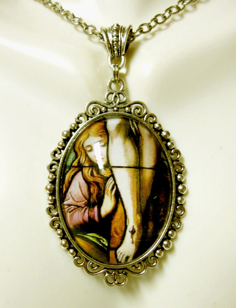 Saint Mary Magdalene pendant and chain  AP09-360 image 0