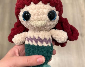 Muñeca de peluche de La Sirenita a crochet