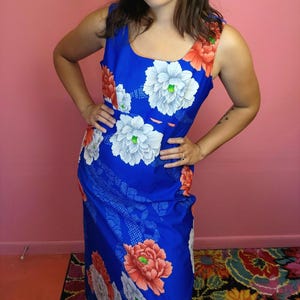 Größe XL bis 1X Vintage 1970er Blau Weiß Coral Hawaiian Peony Floral Maxi Kleid