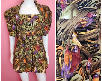Talla L / Vintage 1970's a 1980's Jungle Leaf Parrot and Bird Print Tulip Sleeve Blusa o Micro Mini