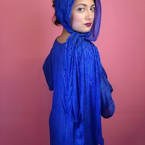One Size Fits Many Vintage 1970&#39;s Indian Silk Block Print Blue Kaftan with Scarf by Zashi