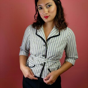 Medium to Large Vintage 1970&#39;s White Black Green Red Pin Stripe Blazer with Belt