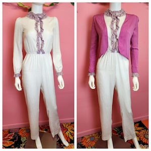 Taglia XS / Tuta vintage anni &#39;70 in raso bianco su misura con pizzo lavanda e bolero magenta abbinato