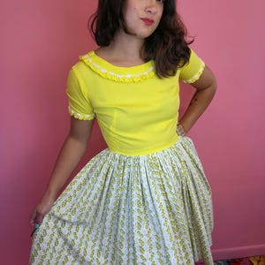 Size Medium Vintage 1950&#39;s Yellow Floral Pleated Day Dress Fit and Flare Cotton