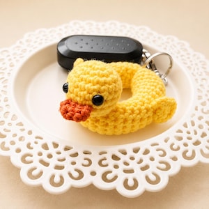 Duck Pool Floatie | Amigurumi Duck Keychain | Duck Crochet Pattern | Cute Crochet Keychain Pattern | Rubber Duck Amigurumi |