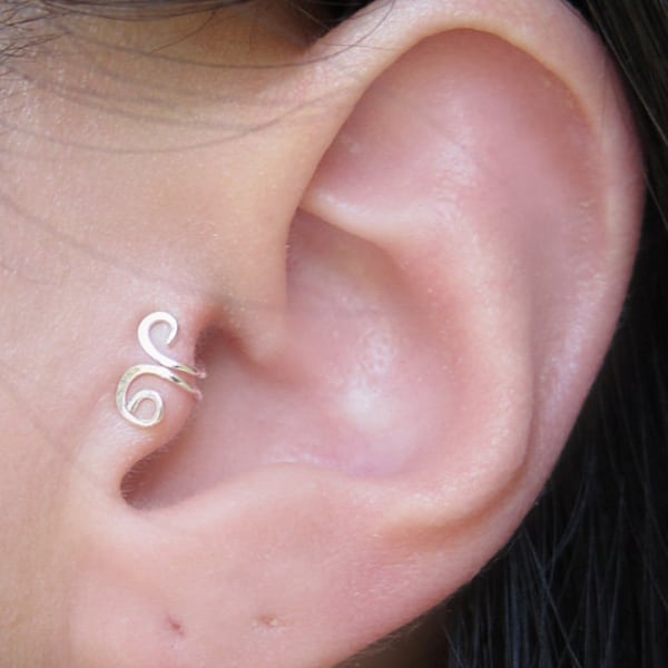 Petite boucle d'oreille en argent sterling Tragus SANS piercing