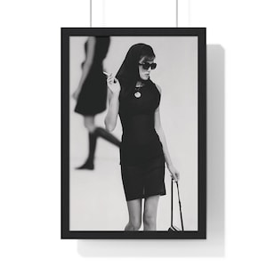 Impresión de modelo de moda, póster enmarcado de madera, arte de pared vintage nostálgico, decoración de desfiles de los años 90, foto en blanco y negro de Yasmeen Ghauri,