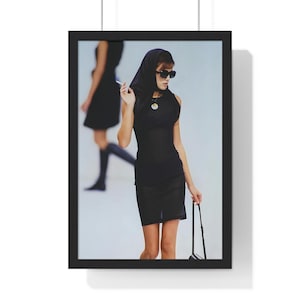 Impresión de modelo de moda, póster enmarcado de madera, arte de pared vintage nostálgico, decoración de desfiles de los años 90, foto en blanco y negro de Yasmeen Ghauri,