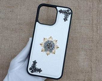 Funda de cuero Flames Cross Iris para iPhone 16, 15, 14 Plus, 13, 12, 11 Pro Max, diseño Opium Y2K, color negro y blanco, ideal como regalo para él.