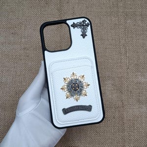 Vlammen hoefijzer hoofdstuk kruis iris met kaart tas handgemaakt zwart wit lederen telefoonhoesje mannen vrouw iPhone 16 15 14 plus 13 12 11 pro Max