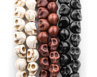 40 cuentas de calavera: Hilo de howlita al por mayor, blanco, marrón y negro. Suministros para la creación de joyas de disfraces de Halloween: collares, pulseras y cuentas de calavera.