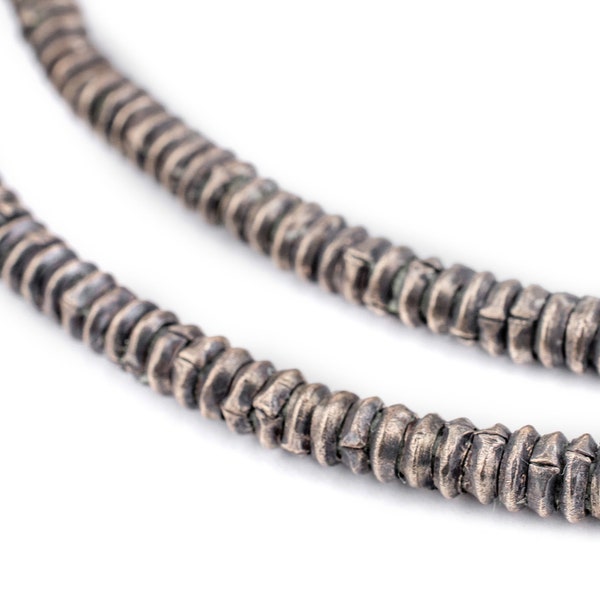 200 perles Heishi en argent - Perles en métal éthiopiennes 4 mm - Perles en argent africaines - Matériel pour la fabrication de bijoux - Fabriqué en Éthiopie * (MET-HSHI-SLV-248)