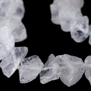 40 Rohquarz-Nugget-Perlen: Natürliche große rustikale klare Eis-durchlässige rohe Edelsteinperlen mattes Finish, 16-Zoll-Strang, hohe Qualität