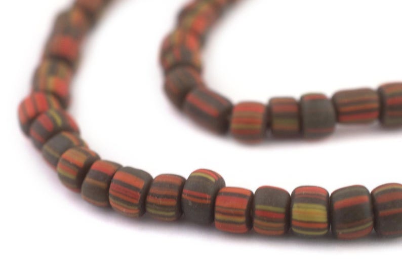 Flerfärgade Java-glaspärlor: Handgjorda krusbärscylindrar, 4-6 mm | Unik halsbandsdesign bild 1