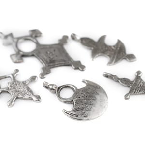 5 Pack Saharan Silver Tuareg Pendants: Tribal Pendant Ethnic Pendant Necklace Pendant White Metal Pendant Tuareg Silver Unique Finding
