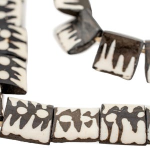 30 Batik Bone Beads Flags - Cow Bone Strand - Rectangular Beads - Black and White - Kenyan Jewelry - African Beads (BON-FLT-DOD-276)