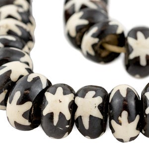 40 cuentas batik de hueso grandes, diseño de estrella, cuentas africanas comerciales, fabricadas en Kenia ** (BON-RND-STR-235)