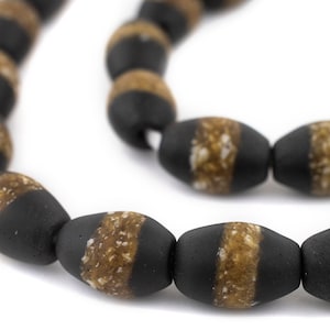 30 svarta ovala Kente Krobo-pärlor 20 x 14 mm: Ovala pärlor Handmålade glaspärlor från Ghana 14 mm glaspärlor Svarta glaspärlor
