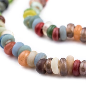 200個以上のベビーロンデルマルチカラージャワガラスビーズ - 小さなロンデルビーズ - 不透明ドーナツビーズ - エスニックガラスビーズ (JVA-DSK-MIX-718)