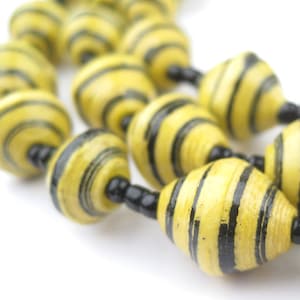 Collana di perline di carta Bumblebee - fatta a mano in Uganda Fair Trade - Gioielli africani ecologici realizzati con giornali riciclati (PPR-BIC-YLW-134)