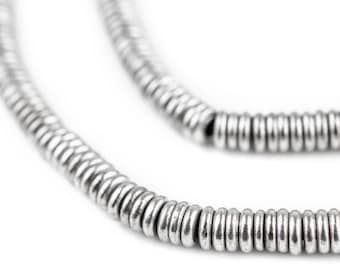 220 glatte silberne Heishi-Perlen: Ethnische Metallperlen, Metall-Abstandshalterperlen, Heishi-förmige Perlen, Boho-Silberperlen, handgefertigte Perlen (MET-HSH-SLV-570)