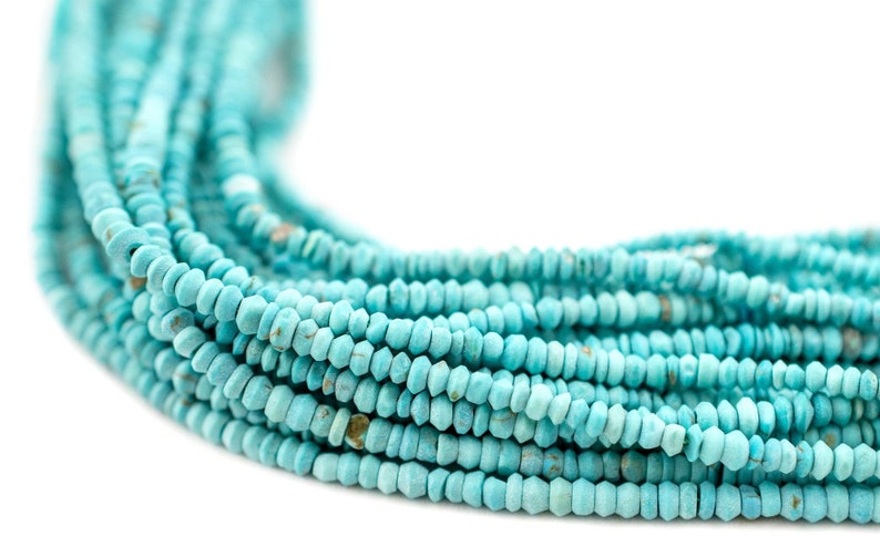 328 petites perles Heishi en forme de soucoupe en pierre turquoise bleue 2 mm : perles de pierres précieuses naturelles bleues d'Afghanistan, valeur de gros, vendues par brin image 1