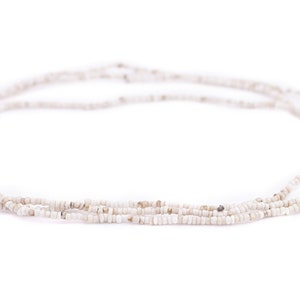 800個入り ヴィンテージスタイル ホワイト ジャワガラスシードビーズ 2.5mm、48インチストランド: ジャワシードビーズ バリガラスビーズ マットガラスビーズ タイニーガラスビーズ