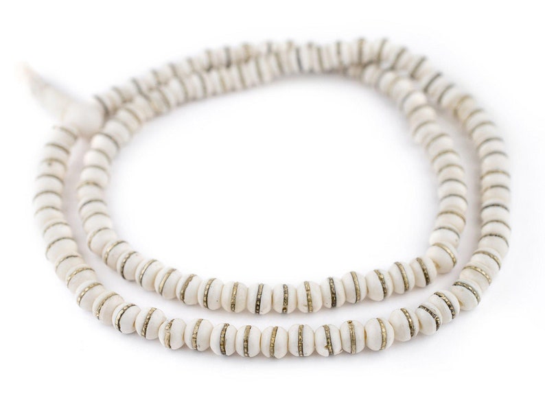 Mässingsinlagda vita benmalapärlor: 6 mm 8 mm 10 mm runda hantverksmässiga Nepal-bönemeditationssmycken design och inredning heminredning metallinlägg yoga bild 5