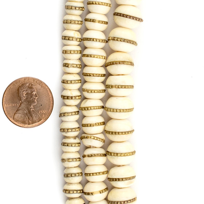 Mässingsinlagda vita benmalapärlor: 6 mm 8 mm 10 mm runda hantverksmässiga Nepal-bönemeditationssmycken design och inredning heminredning metallinlägg yoga bild 2