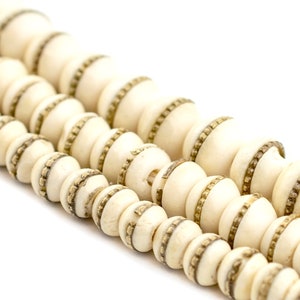 Mässingsinlagda vita benmalapärlor: 6 mm 8 mm 10 mm runda hantverksmässiga Nepal-bönemeditationssmycken design och inredning heminredning metallinlägg yoga bild 3