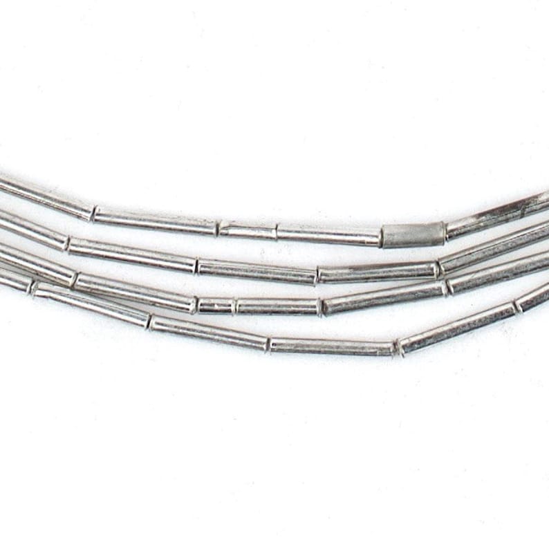 Minimalistiska glänsande silverpärlor i rörform: Vit metall 1,5 mm pärltillbehör bild 3