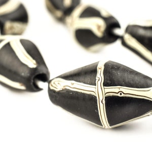 18 svarta Java franska korspärlor: Handgjorda glaspärlor Glasbikonpärlor 14 mm glaspärlor Stora hålpärlor Rustika glaspärlor