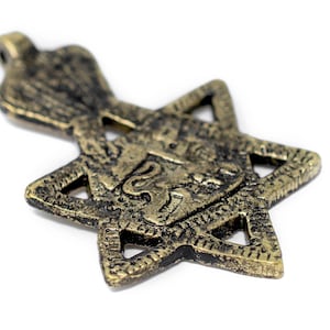 Mässingshänge med Judas lejonstjärna 62 x 38 mm: Etiopisk rasta Davidsstjärnahänge för halsband Mässingshänge Unikt fynd Handgjort hänge