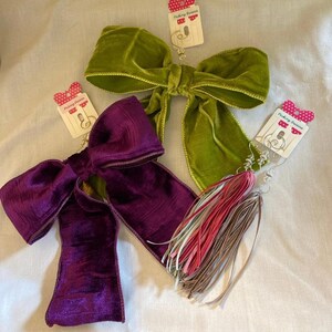 Bow ornament with jeweled hanger