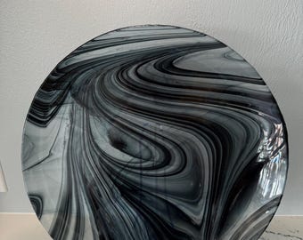 Piatto in vetro fuso bianco e nero