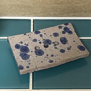 Hand-thrown ceramic soap dish with drainage holes, approx. 11 x 7 cm, decorative unique piece, bathroom gift idea