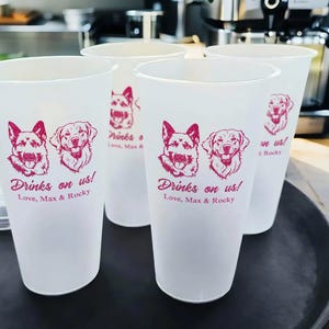 Personalized Wedding Frosted Cups/Drinks On Us! Pet Wedding Plastic Frosted Cup Favors/Dog Wedding Party Cups/Bulk Wedding Favors for Guests